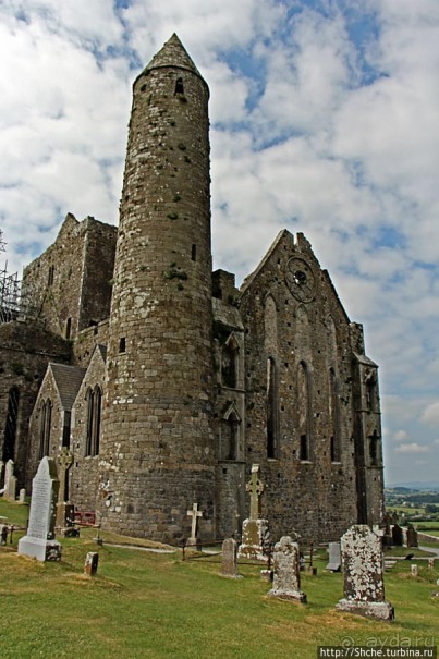 Кельтские кресты в замке Rock of Cashel