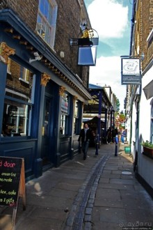 В Кривом переулке