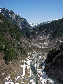 Плотина на реке Куробе — самая высокая плотина Японии