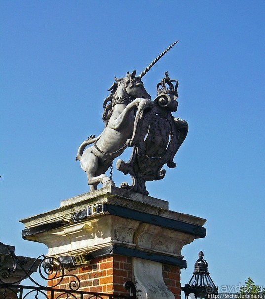 Дворец Хэмптон Корт — любимая загородная резиденция королей