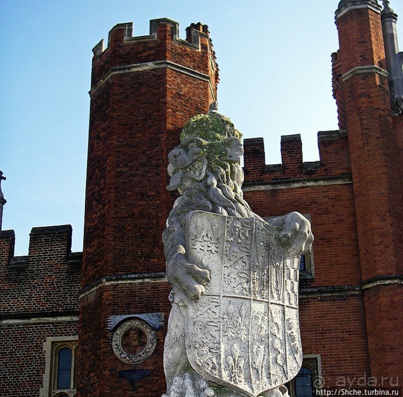 Дворец Хэмптон Корт — любимая загородная резиденция королей