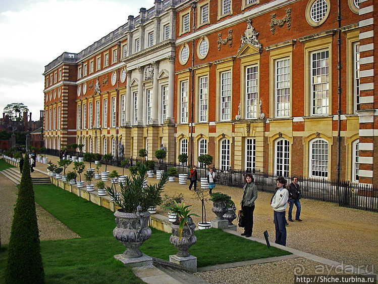 Дворец Хэмптон Корт — любимая загородная резиденция королей