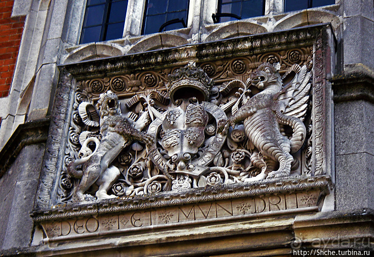 Дворец Хэмптон Корт — любимая загородная резиденция королей