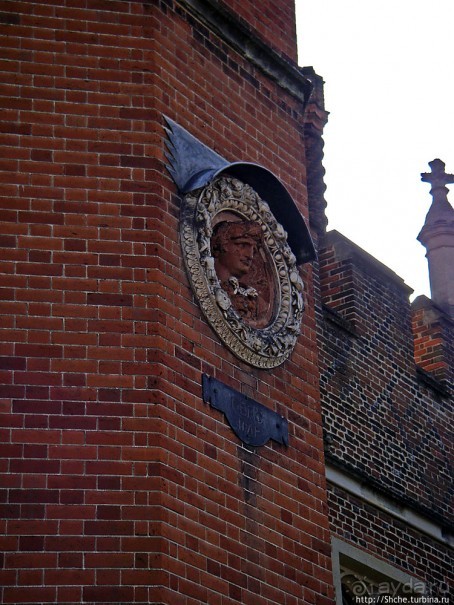 Дворец Хэмптон Корт — любимая загородная резиденция королей