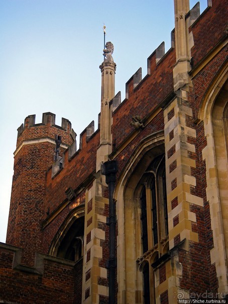 Дворец Хэмптон Корт — любимая загородная резиденция королей