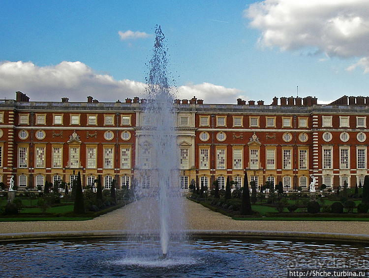 Дворец Хэмптон Корт — любимая загородная резиденция королей