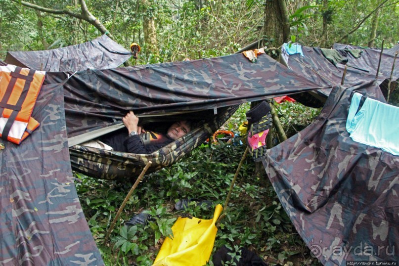 Полые скалы Вьетнама: Hang Kim — 2 км пролазов и заплывов