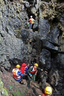 Полые скалы Вьетнама: Hang Kim — 2 км пролазов и заплывов