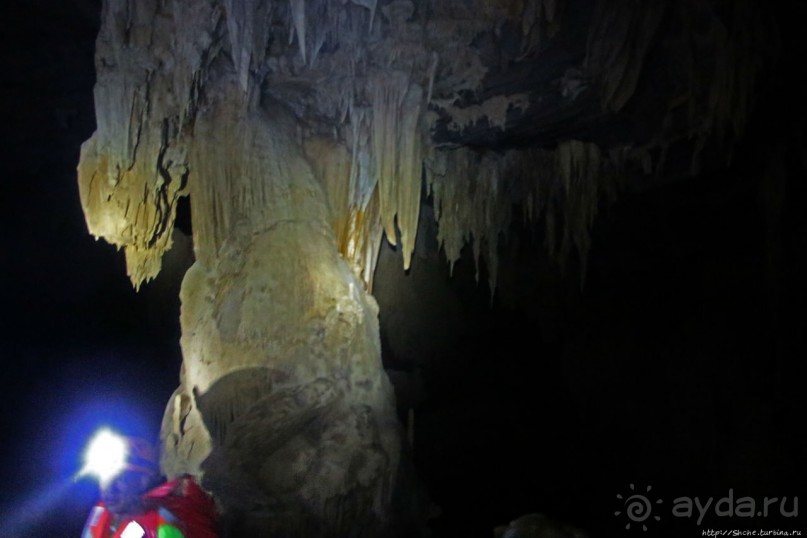 Полые скалы Вьетнама: Hang Kim — 2 км пролазов и заплывов