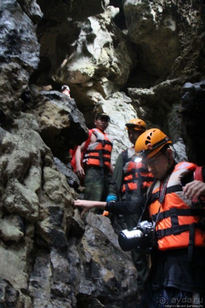 Полые скалы Вьетнама: Hang Kim — 2 км пролазов и заплывов