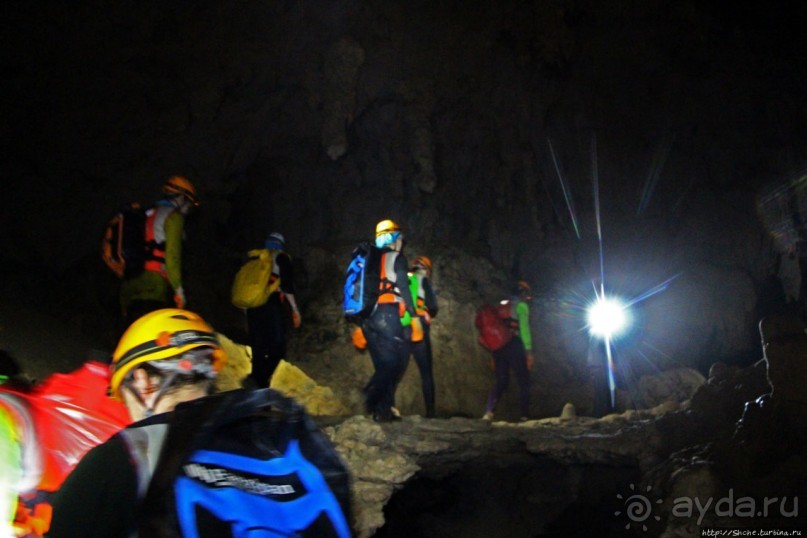 Полые скалы Вьетнама: Hang Kim — 2 км пролазов и заплывов