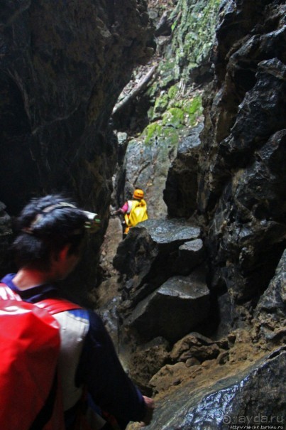 Полые скалы Вьетнама: Hang Kim — 2 км пролазов и заплывов