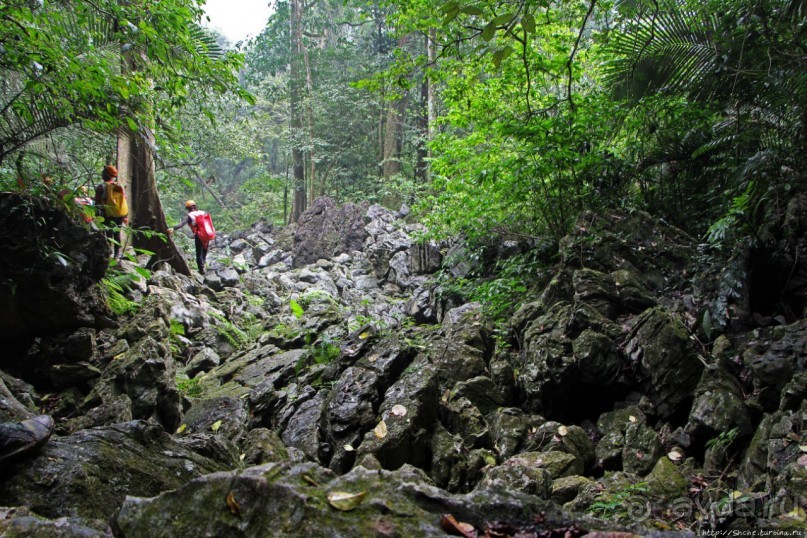 Полые скалы Вьетнама: Hang Kim — 2 км пролазов и заплывов