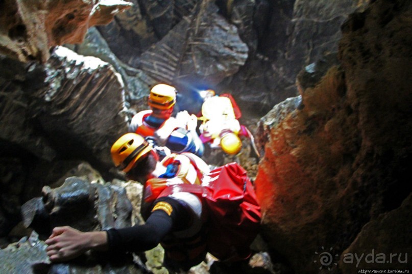 Полые скалы Вьетнама: Hang Kim — 2 км пролазов и заплывов