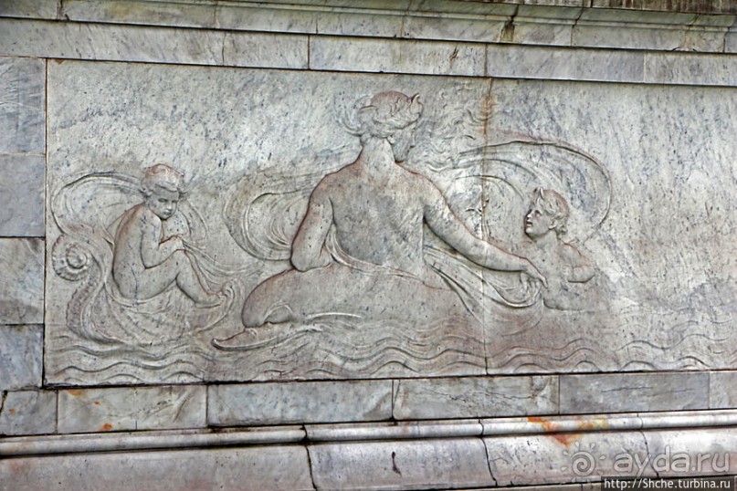 Мемориал королевы Виктории перед Букингемским дворцом