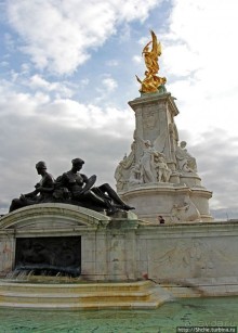 Мемориал королевы Виктории перед Букингемским дворцом