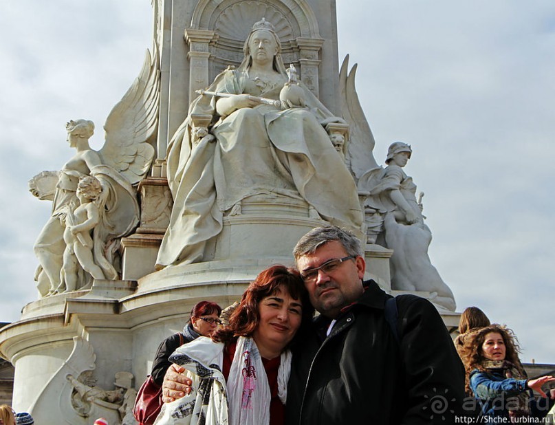 Мемориал королевы Виктории перед Букингемским дворцом