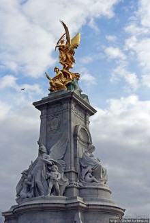 Мемориал королевы Виктории перед Букингемским дворцом