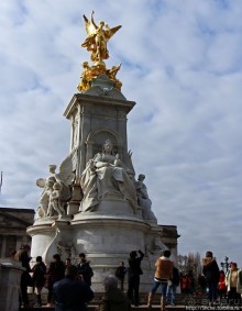 Мемориал королевы Виктории перед Букингемским дворцом