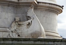 Мемориал королевы Виктории перед Букингемским дворцом