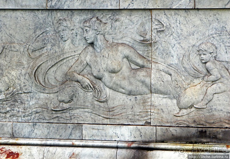 Мемориал королевы Виктории перед Букингемским дворцом