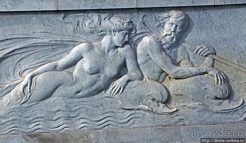 Мемориал королевы Виктории перед Букингемским дворцом