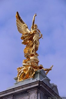 Мемориал королевы Виктории перед Букингемским дворцом