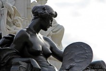 Мемориал королевы Виктории перед Букингемским дворцом