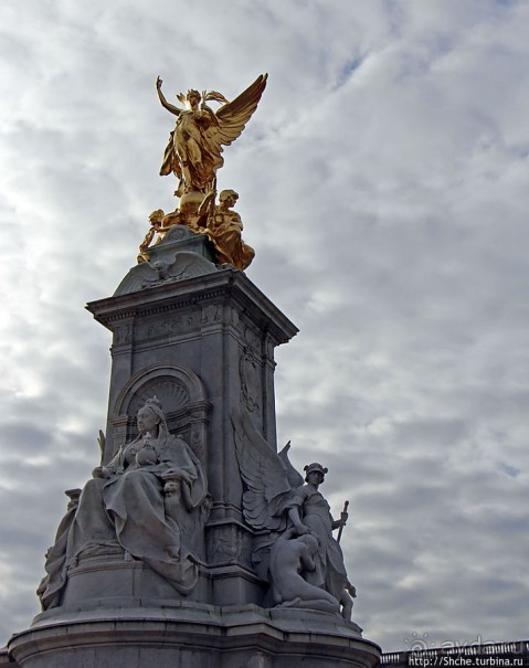 Мемориал королевы Виктории перед Букингемским дворцом