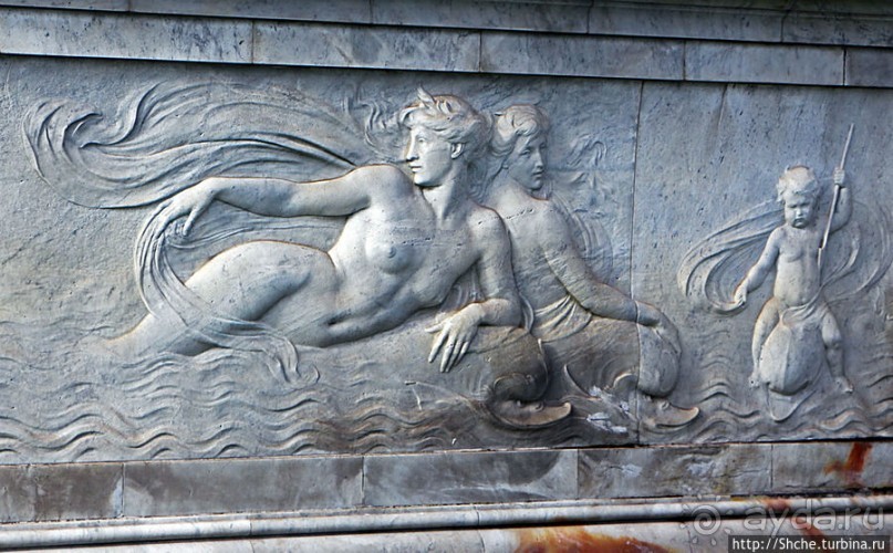 Мемориал королевы Виктории перед Букингемским дворцом