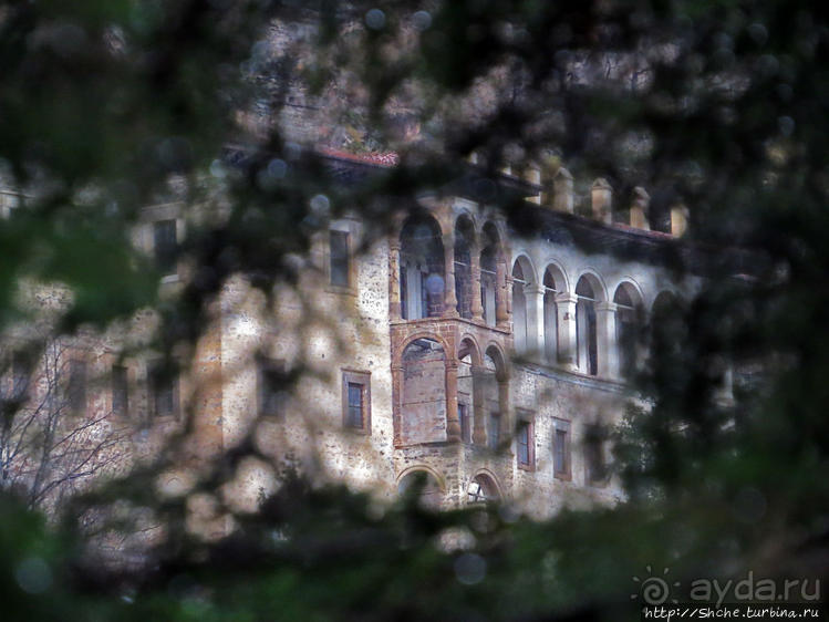 Как, скажи, тебя зовут? И она ответила: как хочешь. Крепость