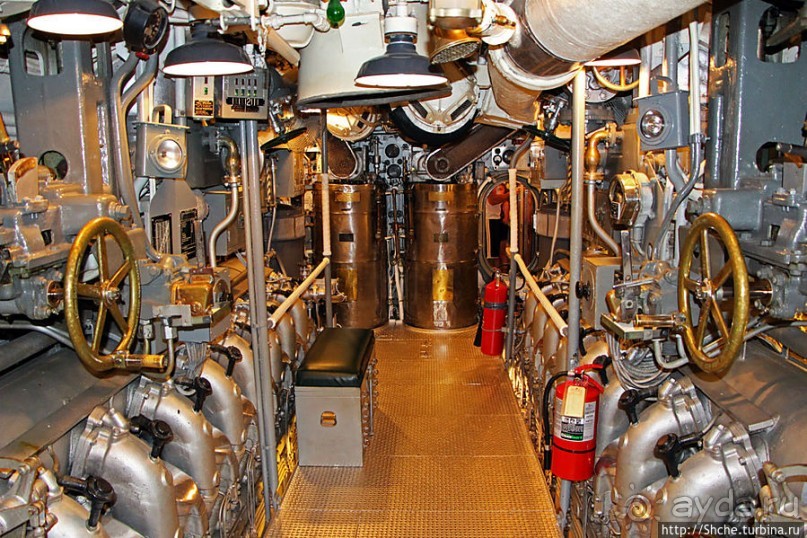 Осмотр подводной лодки USS Bowfin (SS-287) в Перл-Харбор