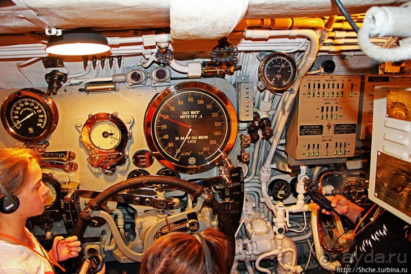 Осмотр подводной лодки USS Bowfin (SS-287) в Перл-Харбор