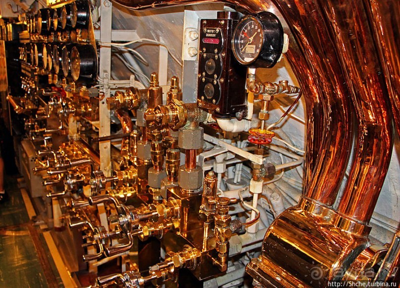 Осмотр подводной лодки USS Bowfin (SS-287) в Перл-Харбор