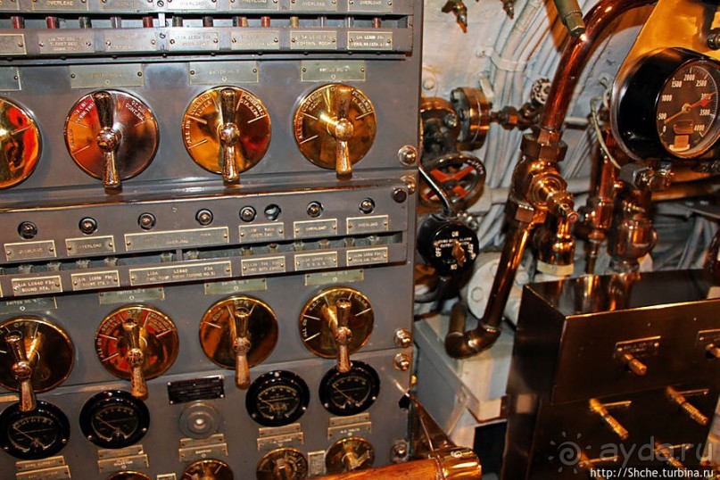 Осмотр подводной лодки USS Bowfin (SS-287) в Перл-Харбор