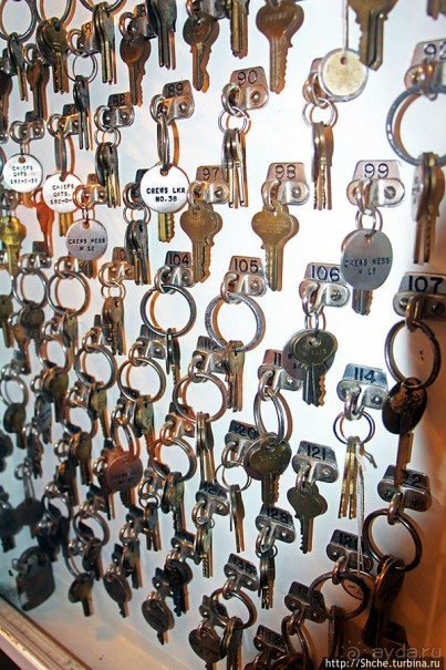 Осмотр подводной лодки USS Bowfin (SS-287) в Перл-Харбор