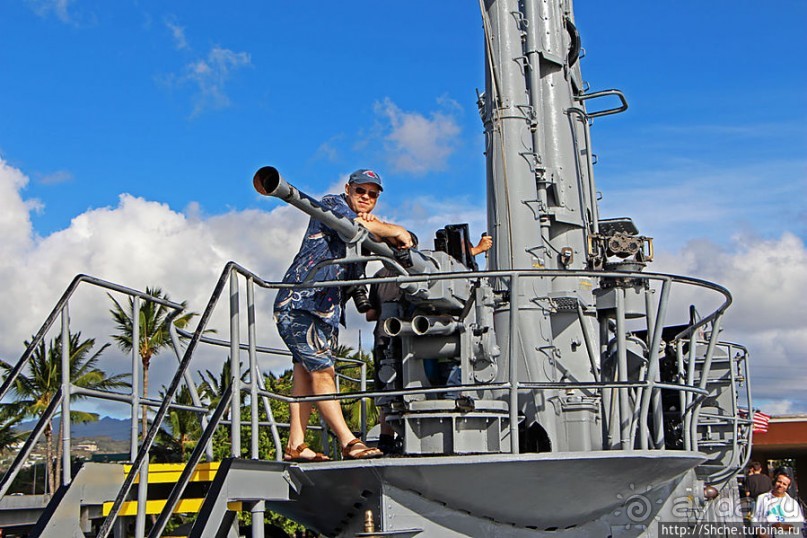Осмотр подводной лодки USS Bowfin (SS-287) в Перл-Харбор