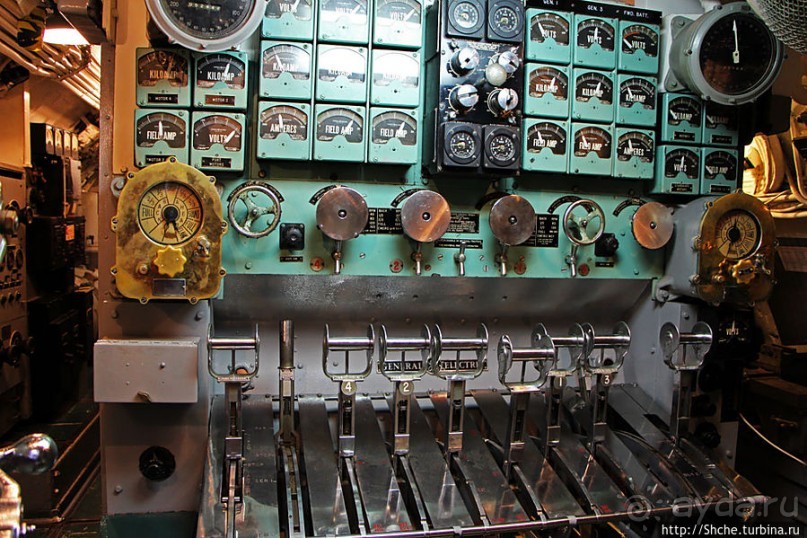 Осмотр подводной лодки USS Bowfin (SS-287) в Перл-Харбор