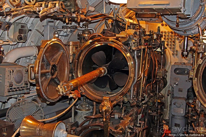 Осмотр подводной лодки USS Bowfin (SS-287) в Перл-Харбор