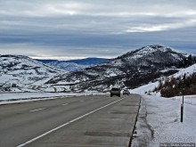 Суровые пейзажи северовосточной Юты. Зимой по штату на авто