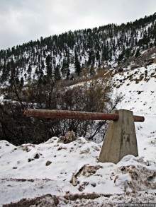 Суровые пейзажи северовосточной Юты. Зимой по штату на авто