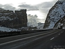 Суровые пейзажи северовосточной Юты. Зимой по штату на авто