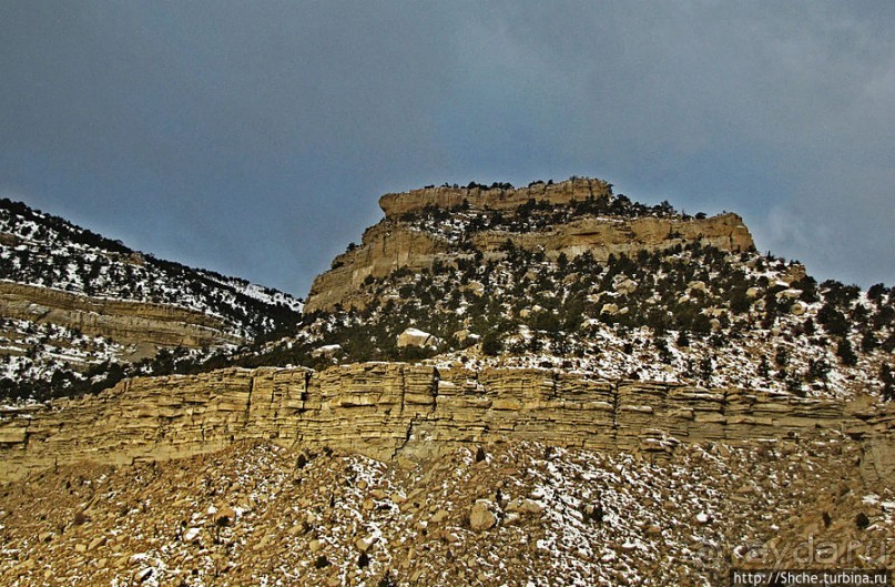 Суровые пейзажи северовосточной Юты. Зимой по штату на авто