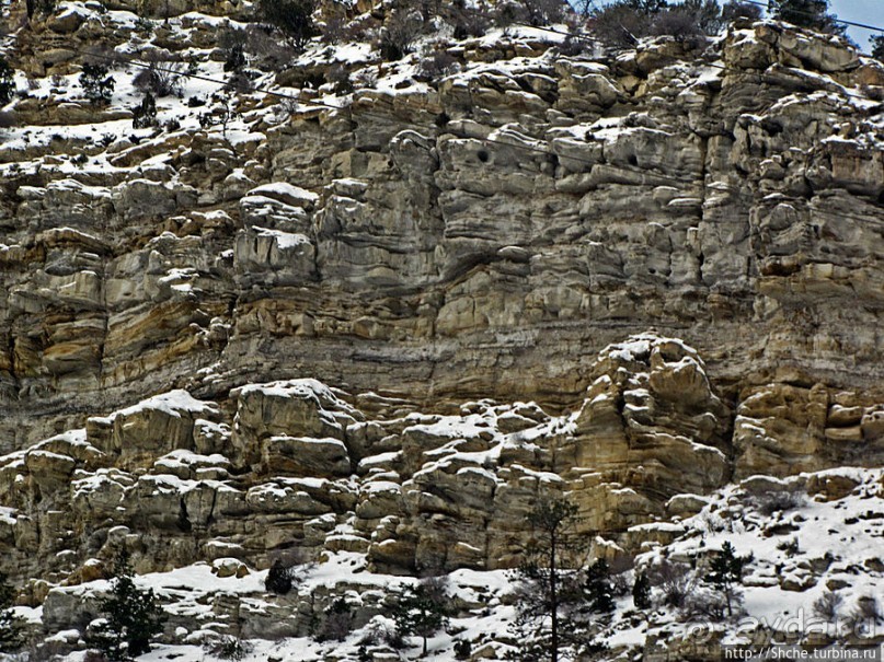 Суровые пейзажи северовосточной Юты. Зимой по штату на авто