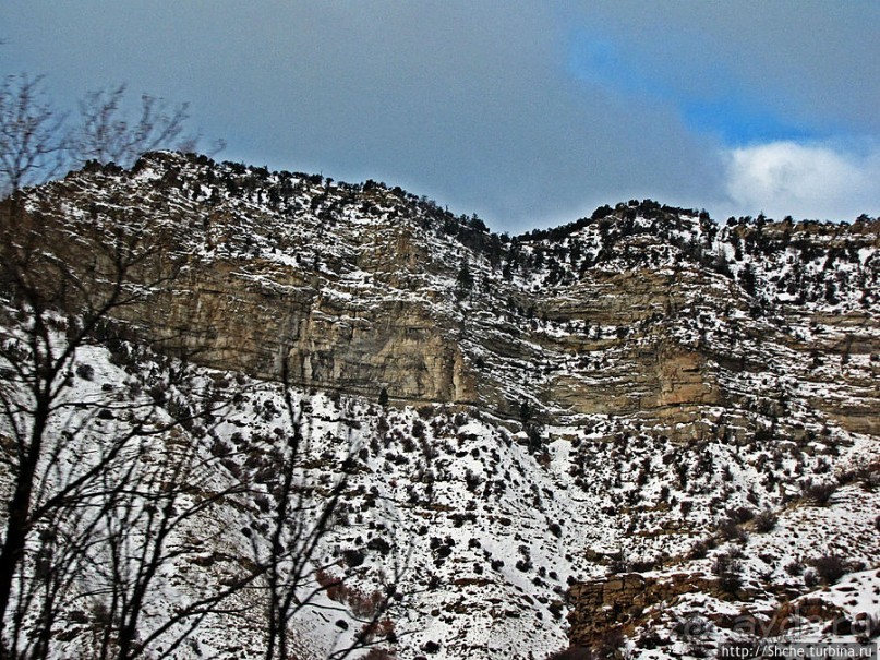Суровые пейзажи северовосточной Юты. Зимой по штату на авто