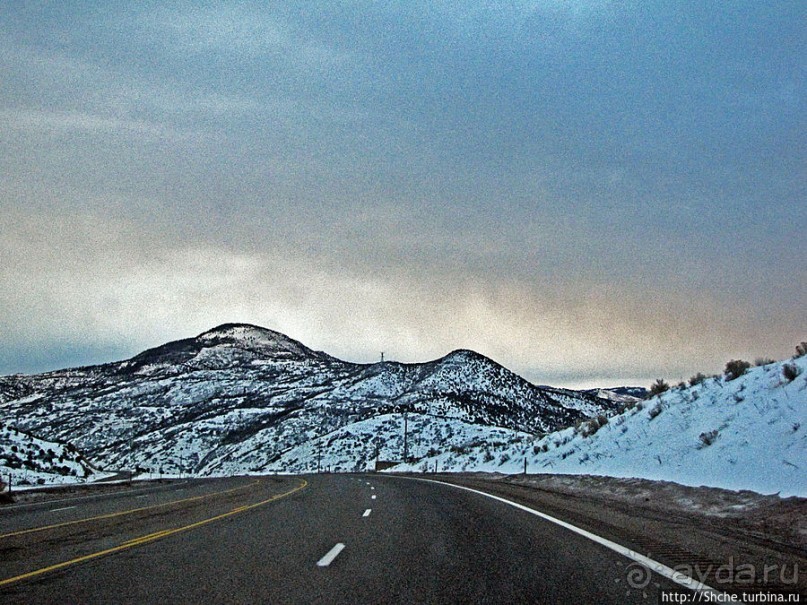 Суровые пейзажи северовосточной Юты. Зимой по штату на авто