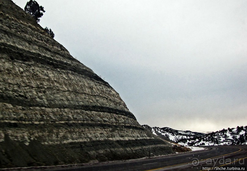 Суровые пейзажи северовосточной Юты. Зимой по штату на авто