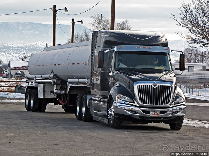 Суровые пейзажи северовосточной Юты. Зимой по штату на авто