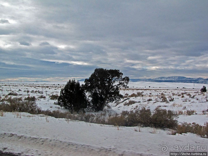 Суровые пейзажи северовосточной Юты. Зимой по штату на авто