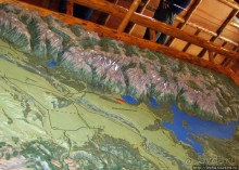 Jenny Lake в мае - лед и лоси на берегу